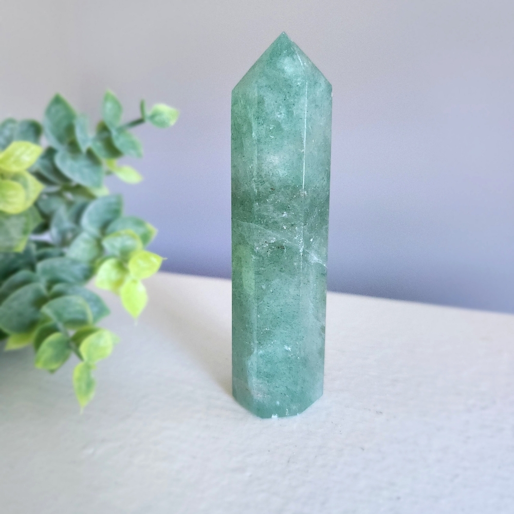 Green fluorite tower point - crystal - Picture 3 of 8